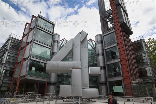 England, London, Westminster 124 Horseferry Road the headquarters of Channel Four television broadcasting designed by the Richard Rogers partnership. 
Photo : Stephen Rafferty