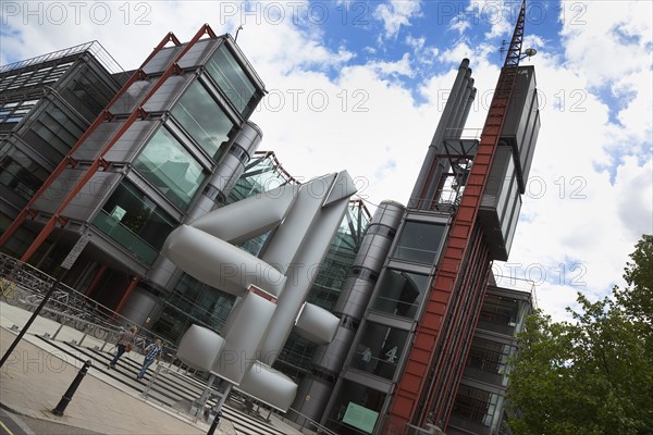 England, London, Westminster 124 Horseferry Road the headquarters of Channel Four television broadcasting designed by the Richard Rogers partnership. 
Photo : Stephen Rafferty