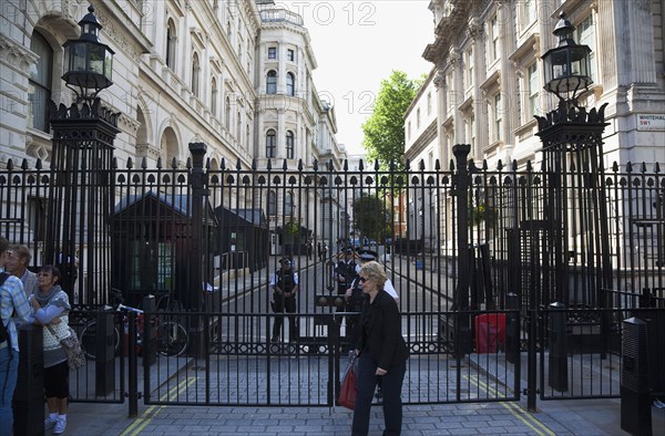 England, London, Westminster Whitehall Downing Street Security gates and armed police guards. 
Photo : Stephen Rafferty