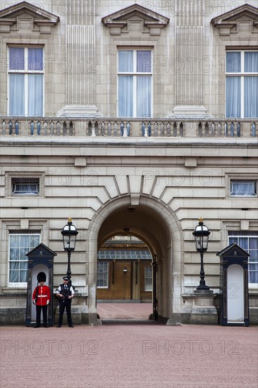 England, London, Westminster Buckingham Palace exterior with both Queens Guard and Metropolitan Police armed officers. 
Photo : Stephen Rafferty