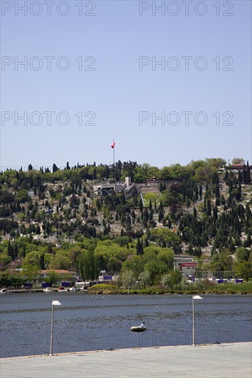 Turkey, Istanbul, Golden Horn view across water from the Halic conference centre. 
Photo : Stephen Rafferty