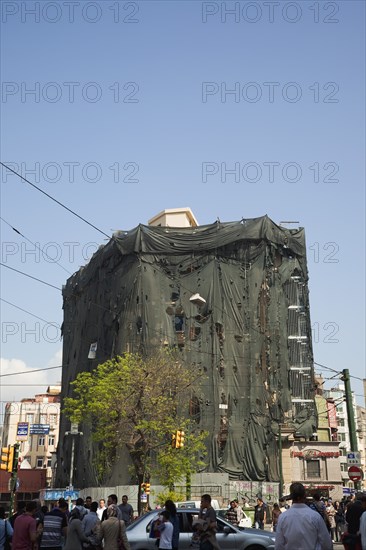 Turkey, Istanbul, Sirkeci Building covered in scaffolding and netting. 
Photo : Stephen Rafferty