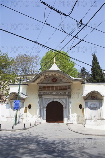 Turkey, Istanbul, Sultanahmet side entrance gate to the Governors Palace. 
Photo : Stephen Rafferty