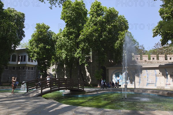 Turkey, Istanbul, Sultanahmet Topkapi Palace Gardens. 
Photo : Stephen Rafferty