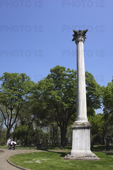 Turkey, Istanbul, Sultanahmet stone column in Topkapi Palace Gardens. 
Photo : Stephen Rafferty