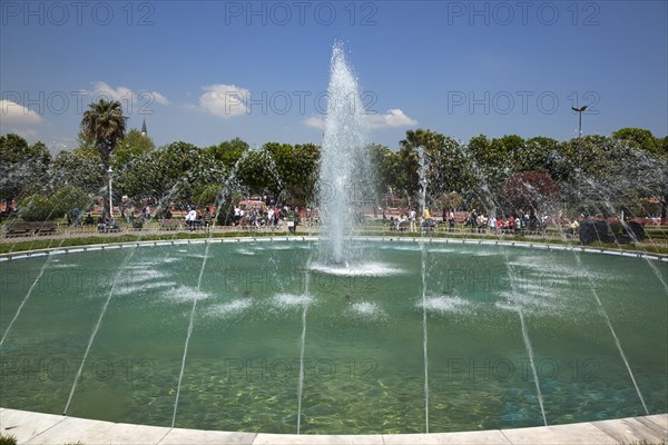 Turkey, Istanbul, Sultanahmet Fountain in the park between the Hagia Sofia and the Blue Mosque. 
Photo : Stephen Rafferty