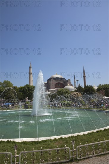 Turkey, Istanbul, Sultanahmet Ayasofya Muzesi Hagia Sofia Museum with fountain in the foreground. 
Photo : Stephen Rafferty