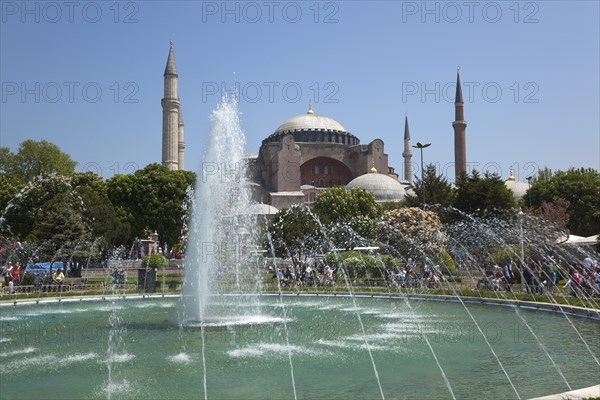 Turkey, Istanbul, Sultanahmet Ayasofya Muzesi Hagia Sofia Museum with fountain in the foreground. 
Photo : Stephen Rafferty