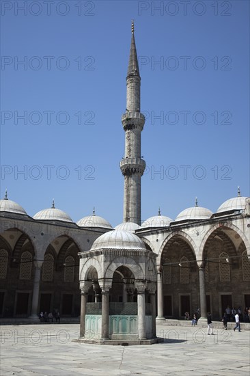 Turkey, Istanbul, Sultanahmet Camii Blue Mosque courtyard with minaret. 
Photo : Stephen Rafferty