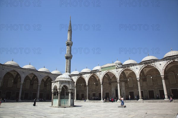 Turkey, Istanbul, Sultanahmet Camii Blue Mosque courtyard with minaret. 
Photo : Stephen Rafferty