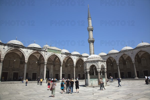 Turkey, Istanbul, Sultanahmet Camii Blue Mosque courtyard with minaret. 
Photo : Stephen Rafferty