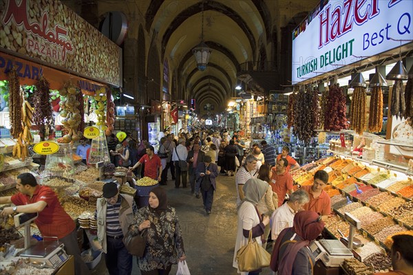 Turkey, Istanbul, Eminonu Misir Carsisi Spice Market interior. 
Photo : Stephen Rafferty