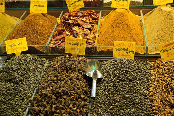 Turkey, Istanbul, Eminonu Misir Carsisi Spice Market interior. 
Photo : Stephen Rafferty