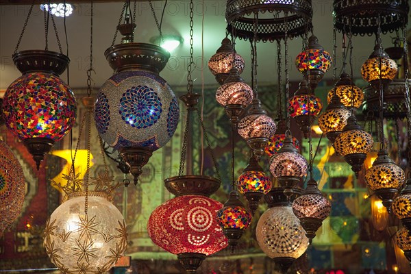 Turkey, Istanbul, Eminonu Misir Carsisi Spice Market display or colourful lamps.
Photo : Stephen Rafferty