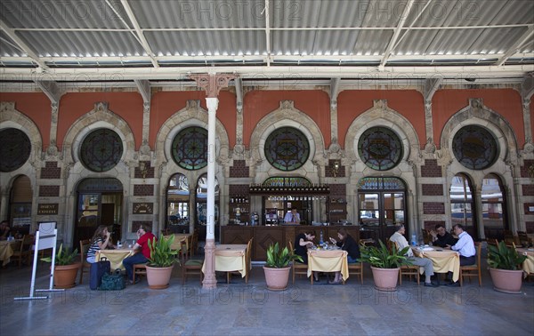 Turkey, Istanbul, Sirkeci Gar railway station interior Orient Express restaurant. 
Photo : Stephen Rafferty