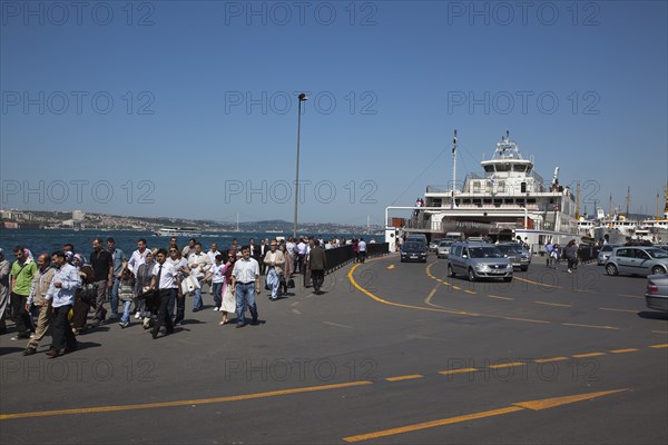 Turkey, Istanbul, Sirkeci ferry terminal with cars and passengers disembarking. 
Photo : Stephen Rafferty