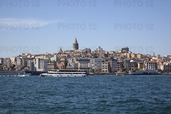 Turkey, Istanbul, Eminonu view across the Golden Horn toward Galata district. 
Photo : Stephen Rafferty