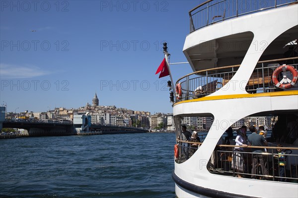 Turkey, Istanbul, Eminonu view across the Golden Horn toward Galata district. White ferry carrying passengers in foreground. 
Photo : Stephen Rafferty