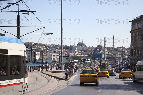 Turkey, Istanbul, Karakoy Busy traffic approaching Galata bridge. 
Photo : Stephen Rafferty