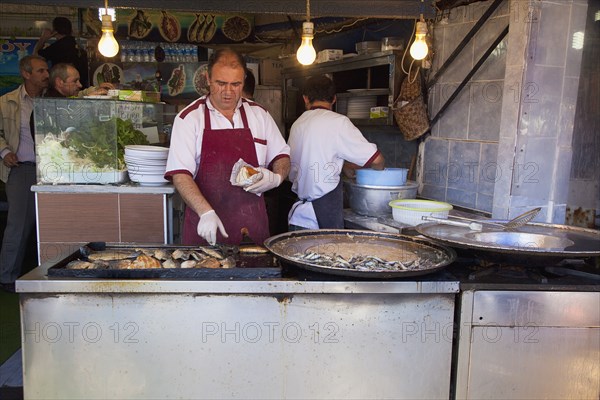 Turkey, Istanbul, Karakoy Galata fish market stall selling fried fish snacks. 
Photo : Stephen Rafferty