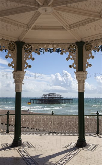 England, East Sussex, Brighton, Kings Road Arches restored seafront Victorian bandstand. 
Photo : Stephen Rafferty