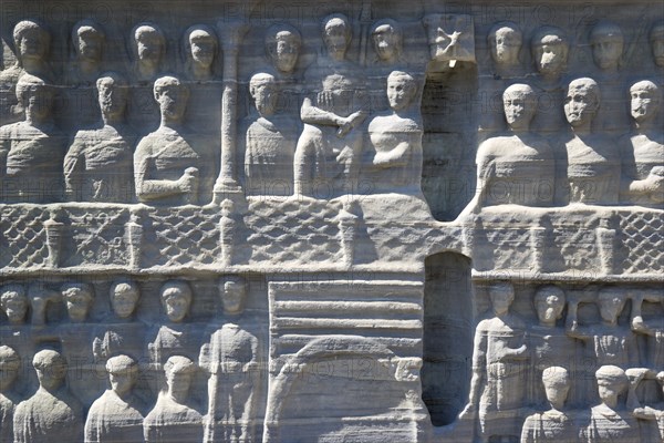 Turkey, Istanbul, Sultanahmet The Roman Hippodrome in At Meydani with relief at base of Egyptian Obelisk showing Theodosius I and courtiers. 
Photo : Paul Seheult