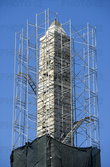 Turkey, Istanbul, Sultanahmet The Roman Hippodrome in At Meydani with the Brazen Column or Column of Constantine Porphyrogenitus under repair with scaffolding. 
Photo : Paul Seheult