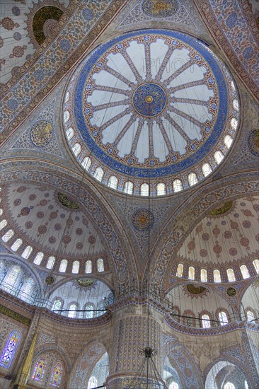 Turkey, Istanbul, Sultanahmet Camii The Blue Mosque interior with decorated painted domes. 
Photo : Paul Seheult