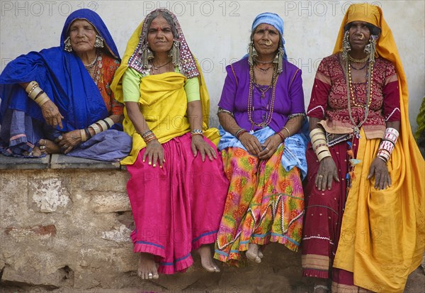 PORTRAIT OF A LAMBANI GYPSY TRIBAL WOMEN WITH TRADITIONAL TRIBAL JEWELRY AND COSTUME, INDIA. (MR)