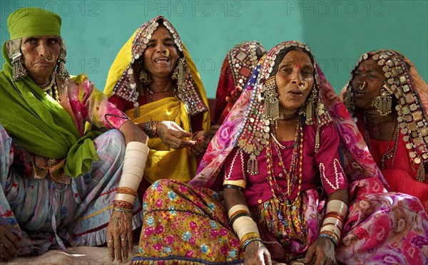 PORTRAIT OF A LAMBANI GYPSY TRIBAL WOMEN WITH TRADITIONAL TRIBAL JEWELRY AND COSTUME, INDIA. (MR)