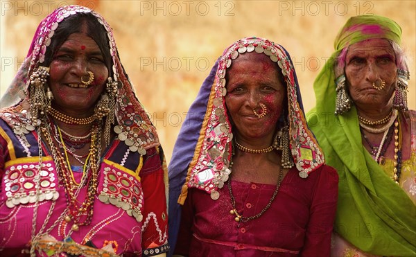 PORTRAIT OF A LAMBANI GYPSY TRIBAL WOMEN WITH TRADITIONAL TRIBAL JEWELRY AND COSTUME, INDIA. (MR)