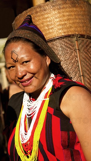 NAGA WARRIOR TRIBE LADY IN TRADITIONAL COSTUME AND JEWELRY, NAGALAND, NORTH EAST INDIA