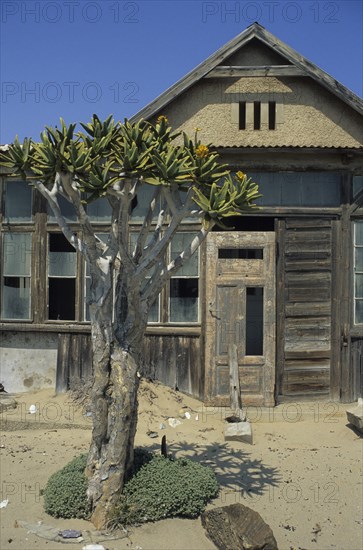 Namibia, Namib Desert, Pomona, An abandoned mine workers house in the diamond region of the southern restricted Diamond region. 
Photo : Adrian Arbib