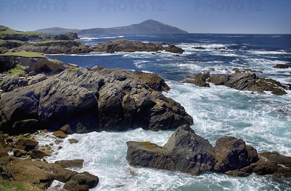 Ireland, County Mayo, Achill Island, Rocky coastline along Atlantic Drive. 
Photo : Hugh Rooney