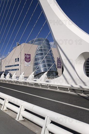 Ireland, County Dublin, Dublin City, North Wall Quay CCD convention centre designed by architect Kevin Roche seen through the Samuel Beckett bride. 
Photo : Hugh Rooney