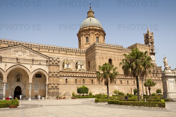 Italy, Sicily, Palermo, Cathedral facade with turrets dome entrance and wide portico. 
Photo : Mel Longhurst
