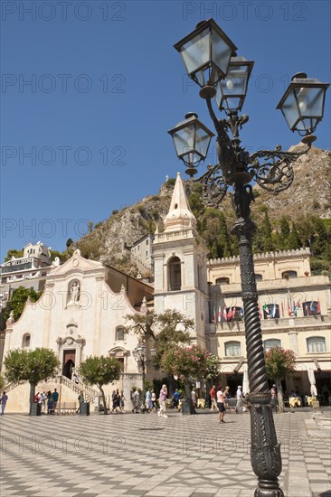 Italy, Sicily, Taormina, Piazza IX Aprile San Giuseppe Church. 
Photo : Mel Longhurst