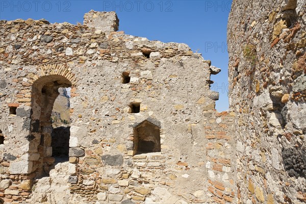 Italy, Sicily, Taormina, Castelmola Castle A doorway in the wall. 
Photo : Mel Longhurst