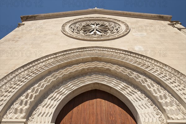 Italy, Sicily, Taormina, Piazza Duomo Castelmola Cathedral. 
Photo : Mel Longhurst