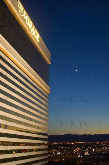 USA, Nevada, Las Vegas, View from the Mirage Hotel at night. 
Photo : Chris Penn