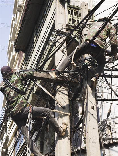 Chinatown Workmen one in camouflage