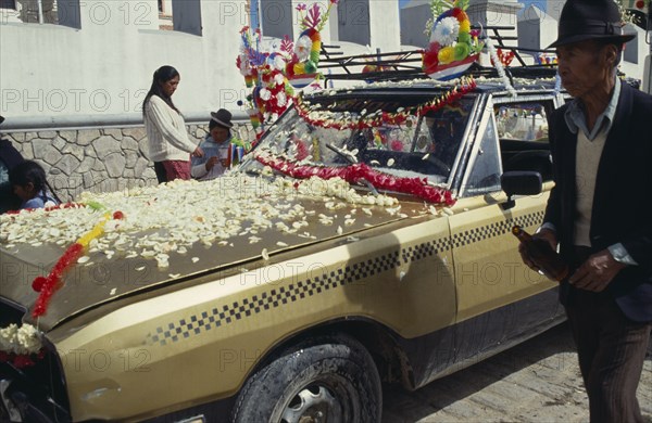 Bolivia, La Paz, Copacabana, Car blessing ceremony. Car with bonnet covered with flower petals. Photo : Kerstin Rodgers