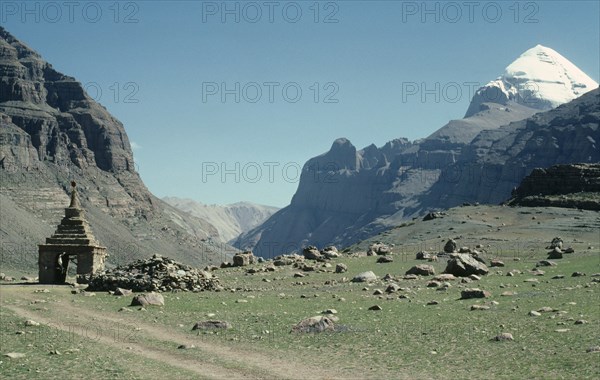 Tibet, West, General, Landscape with chorten and peak of Mount Kailas.China Tibet Landscape with Chorten and the peak of Mount Kailas. Photo : Jonathan Hope