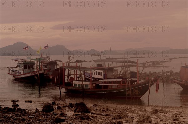 Thailand, Koh Samui, Sunset at Thong Krut Fishing Village. Photo : Derek Cattani