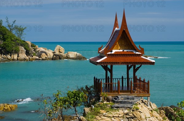 Thailand, Koh Samui, Choeng Mon Bay, Samui Peninsula Resort. Massage Spa House with ornate roof overlooking the beach. Photo : Derek Cattani