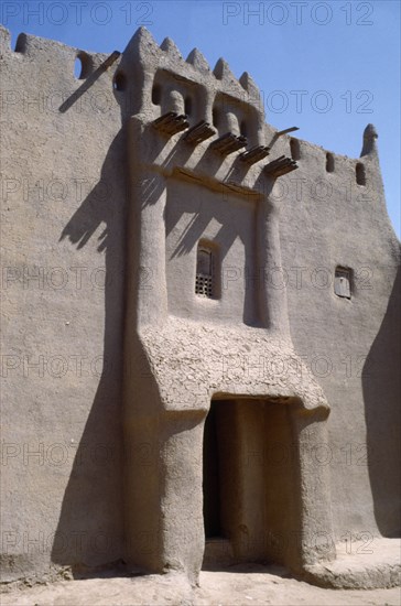 Mali, Djenne, Entrance to 17th century mud house.Mali Djenne entrance to a 17th century mud constructed home. Photo : Jonathan Hope