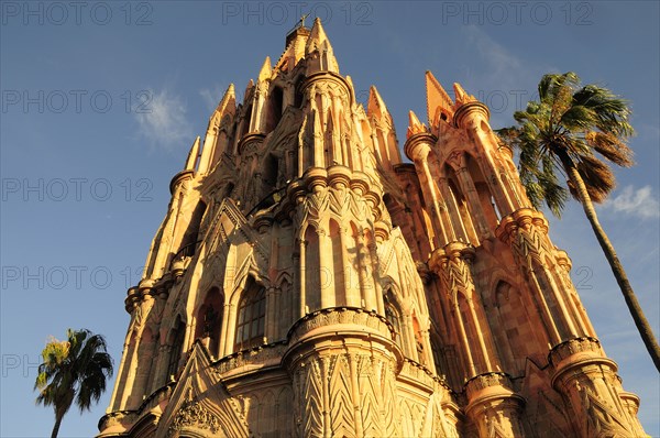 Mexico, Bajio, San Miguel de Allende, La Parroquia de San Miguel Arcangel exterior. Photo : Nick Bonetti