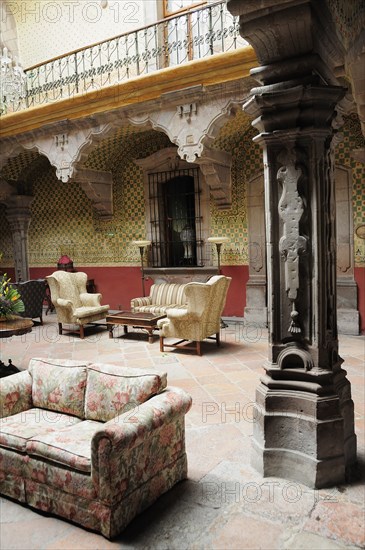 Mexico, Bajio, Queretaro, Inner courtyard of Casa de la Marquesa hotel. Photo : Nick Bonetti