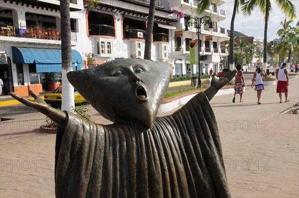 Mexico, Jalisco, Puerto Vallarta, Detail of sculpture In Search of Reason by Sergio Bustamente on the Malecon. Photo : Nick Bonetti