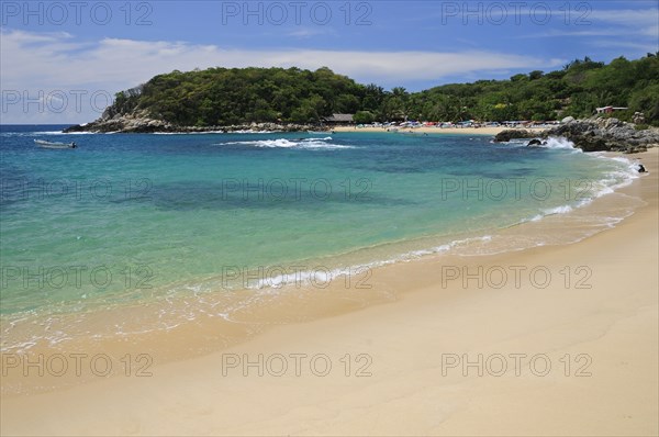 Mexico, Oaxaca, Puerto Escondido, Beach at Puerto Angelito. Photo : Nick Bonetti